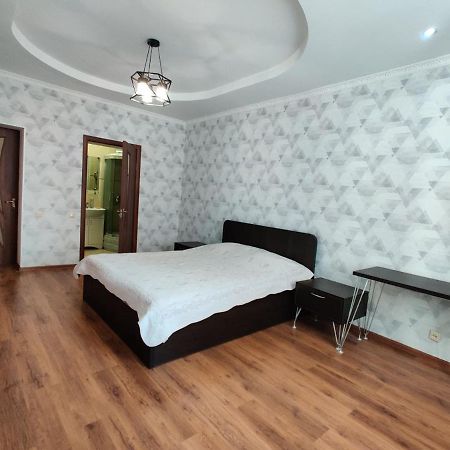 Комната В 4Х Комнатной Квартире Алматы Экстерьер фото